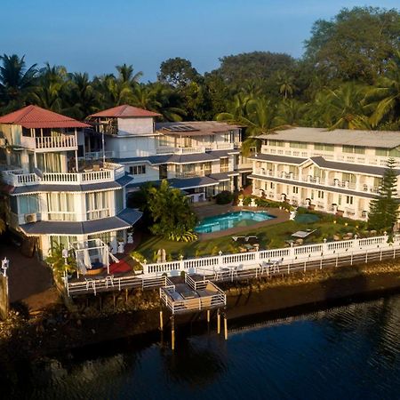 Stone Wood Riverfront Resort, Siolim Exterior photo