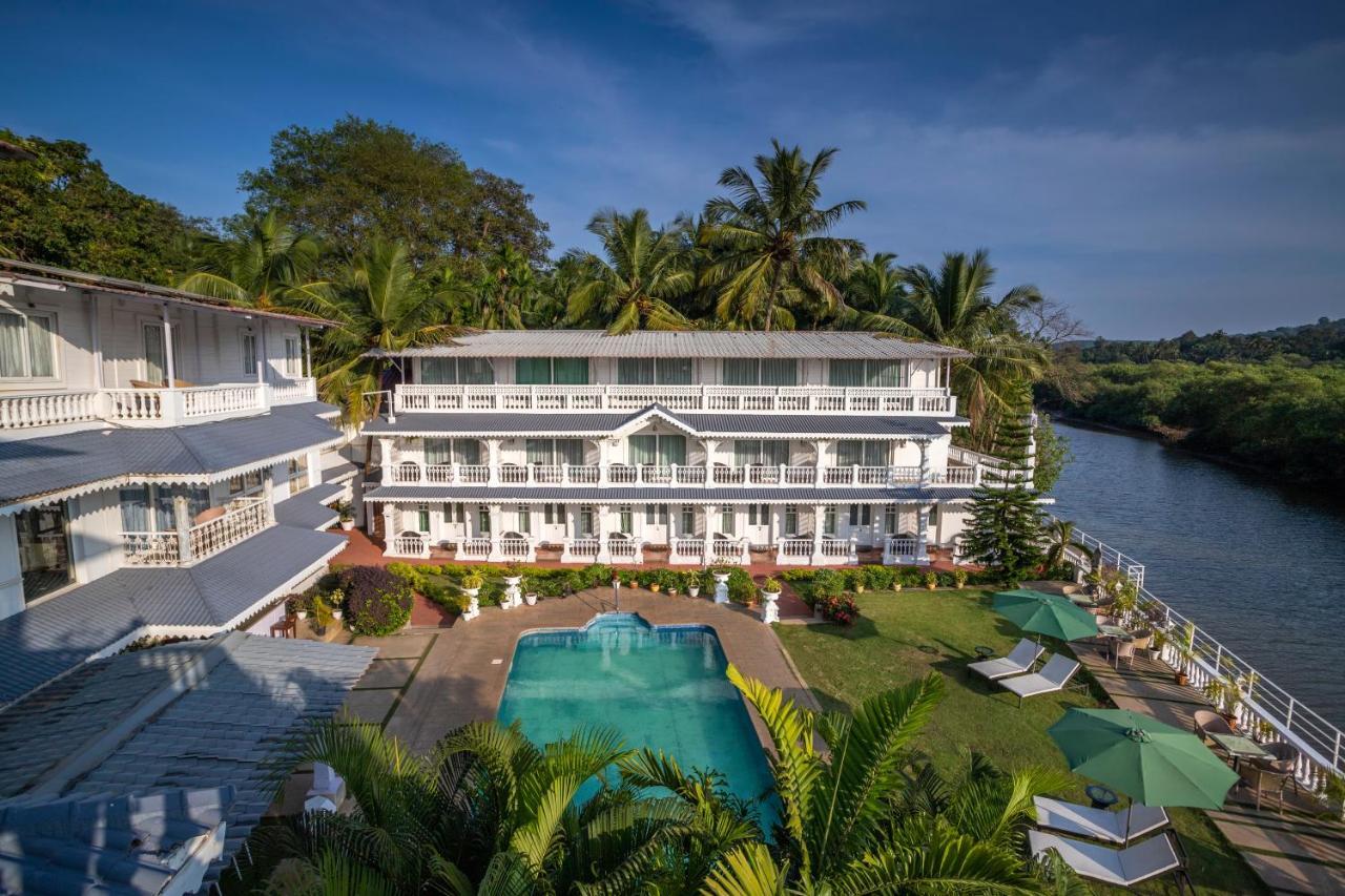 Stone Wood Riverfront Resort, Siolim Exterior photo